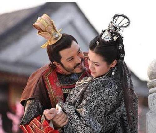 汉灵帝:发明"开裆裤",修建"裸泳馆",让宫女以原始形象