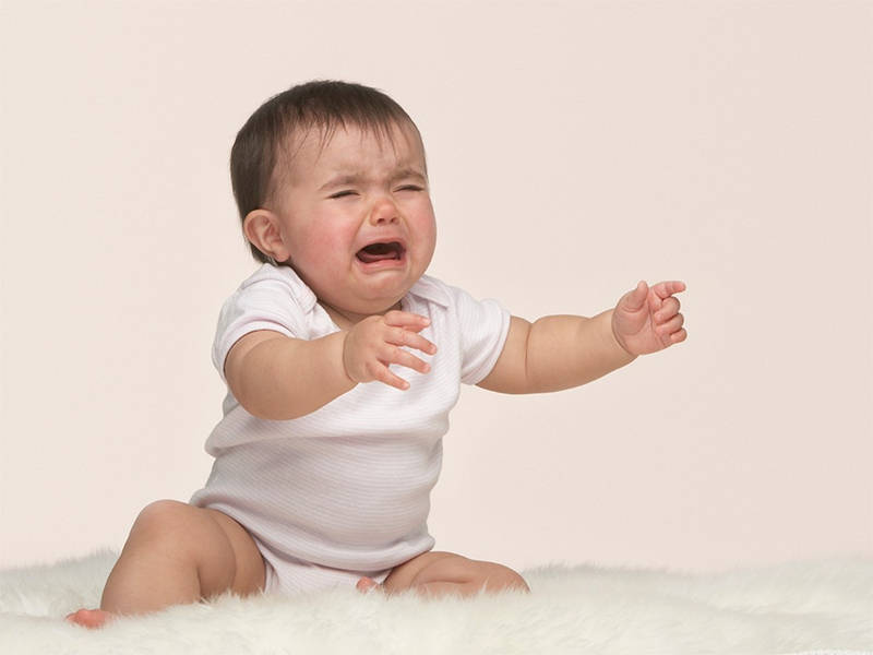 宝宝哭到底该不该抱？