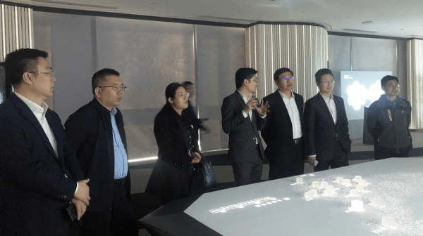 威海市环翠区区长邢海波一行到访亿达未来