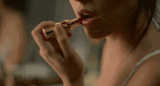 底霜,妆前乳忘了擦,就画不出完美显色的唇妆了喔!