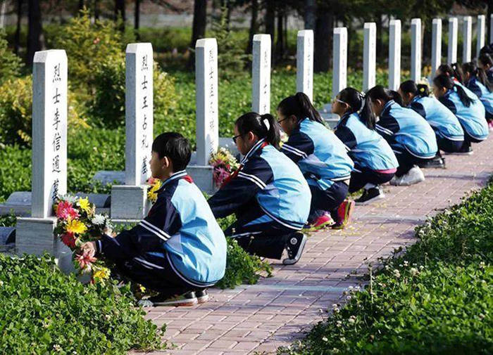 清明节焚香烧纸祭祖扫墓传统习俗为何又成糟粕被嫌弃