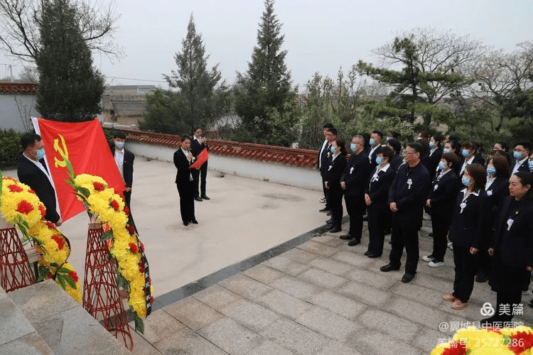 祭扫烈士陵园缅怀革命先烈