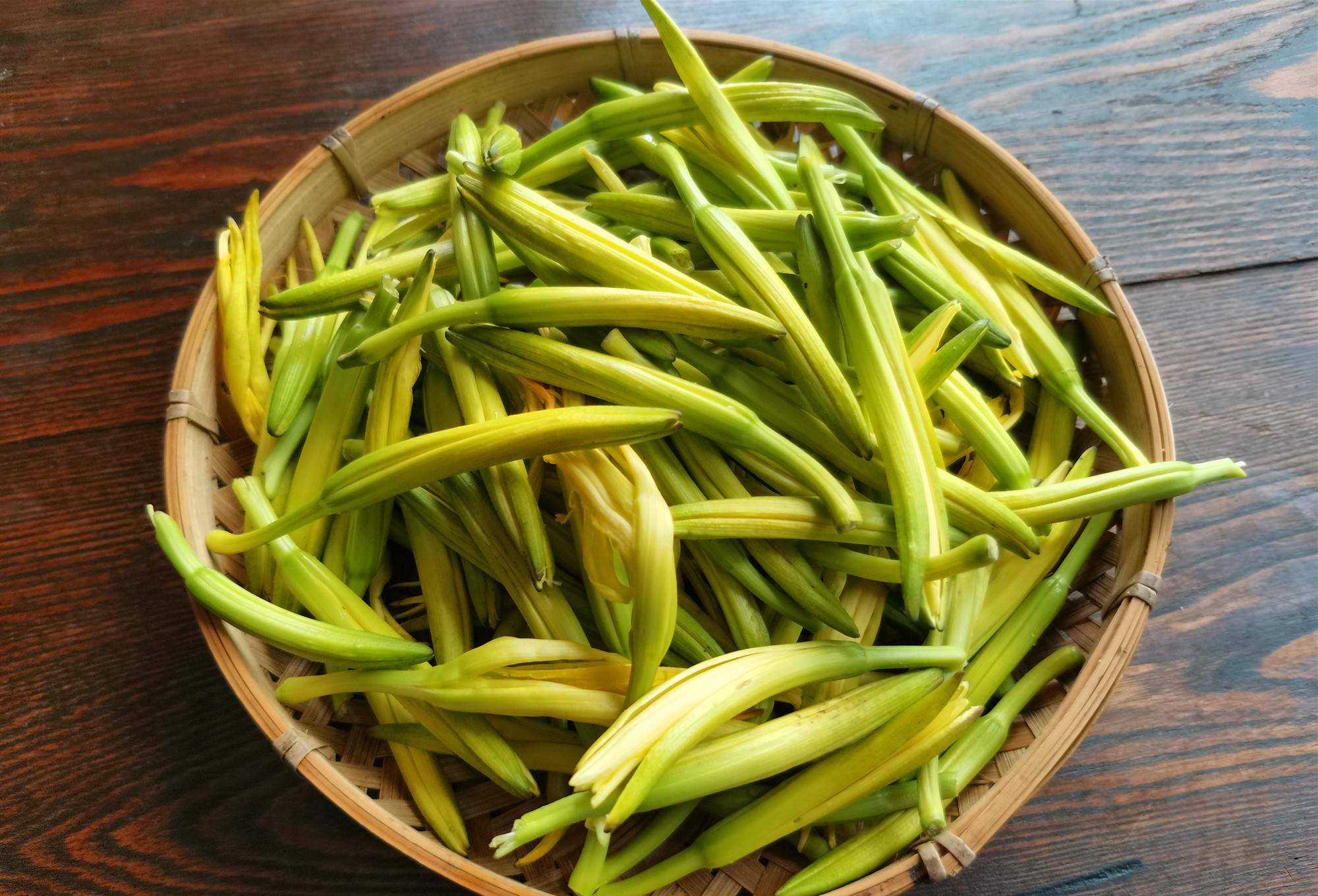 夏季吃新鲜黄花菜,这些小常识要知道,吃出营养,吃的健康