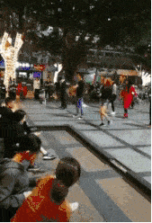 搞笑gif动图:老话说得好,防火防盗防闺蜜