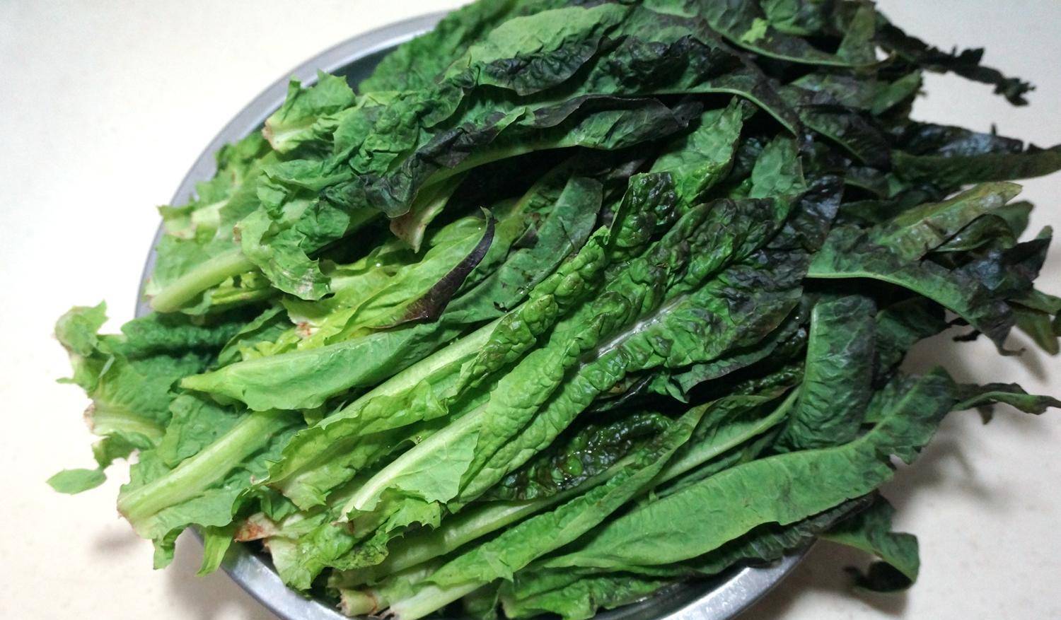原创这菜叶差点进垃圾桶,老妈做成薄皮大馅合子,我连吃四个没过瘾!