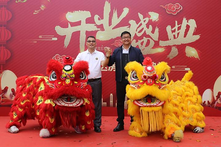 恒达房车营地管理有限公司董事长朱先华先生发表致辞洪榜集团洪易通