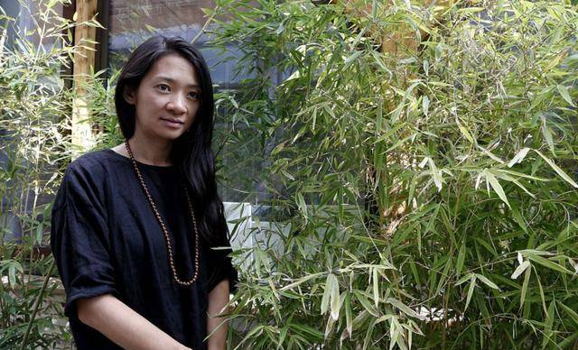 宋丹丹继女赵婷穿着真朴素,一袭黑衣像路人,丝毫看不出是大导演