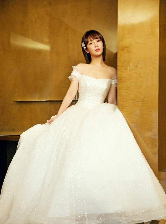 杨紫,快给你的脖子上保险吧_礼服