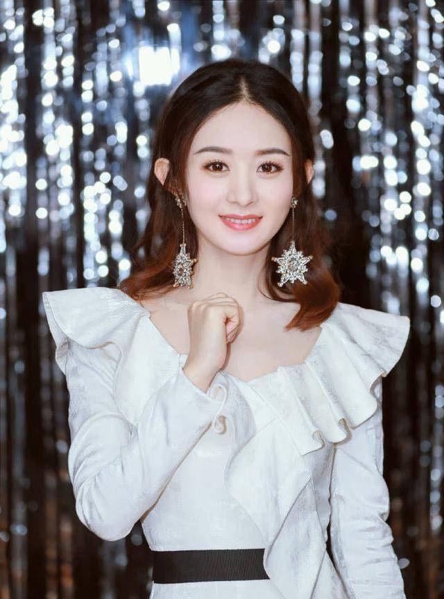 赵丽颖没新照,去年的照片却火了,锁骨长发清爽又洋气