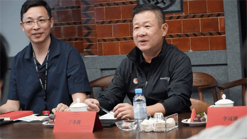 特步集团董事长丁水波