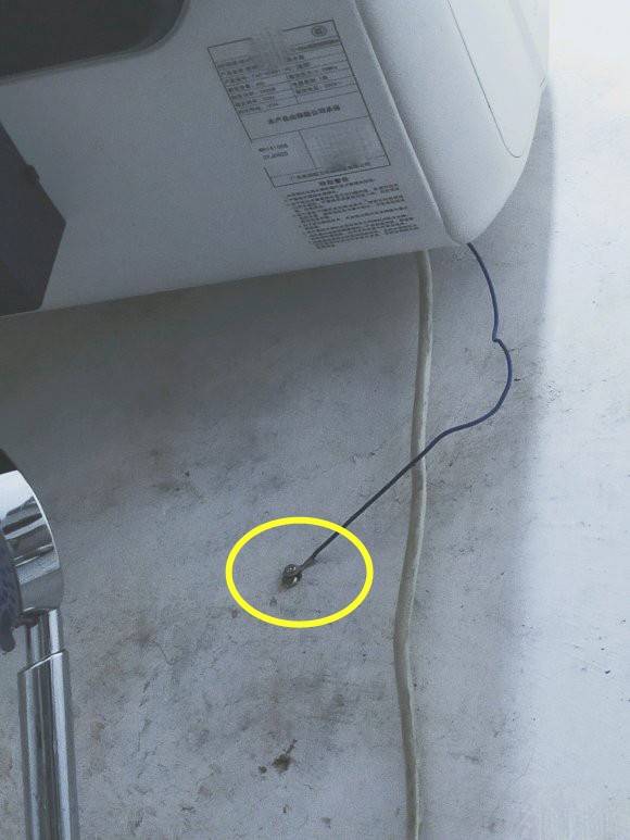 图省事,把热水器地线钉在墙上,多亏电工提醒:就不怕遇水漏电?