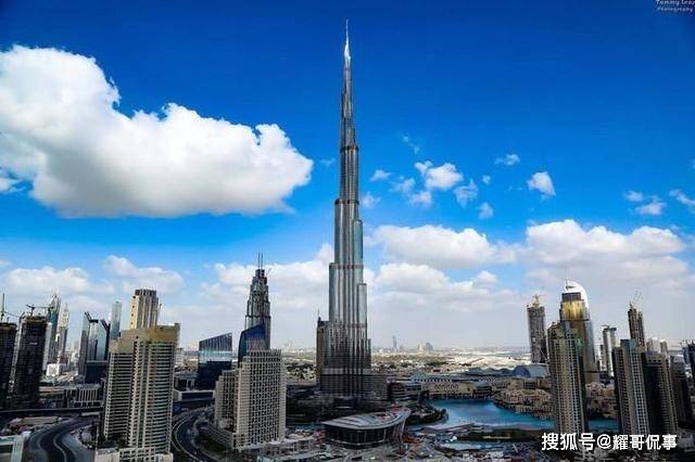 2,上海中心大厦,位于上海市浦东新区陆家嘴金融贸易区,建筑主体为119