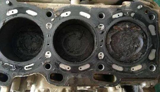 什么是发动机燃烧室积碳?bmw汽车有必要清洗燃烧室吗?