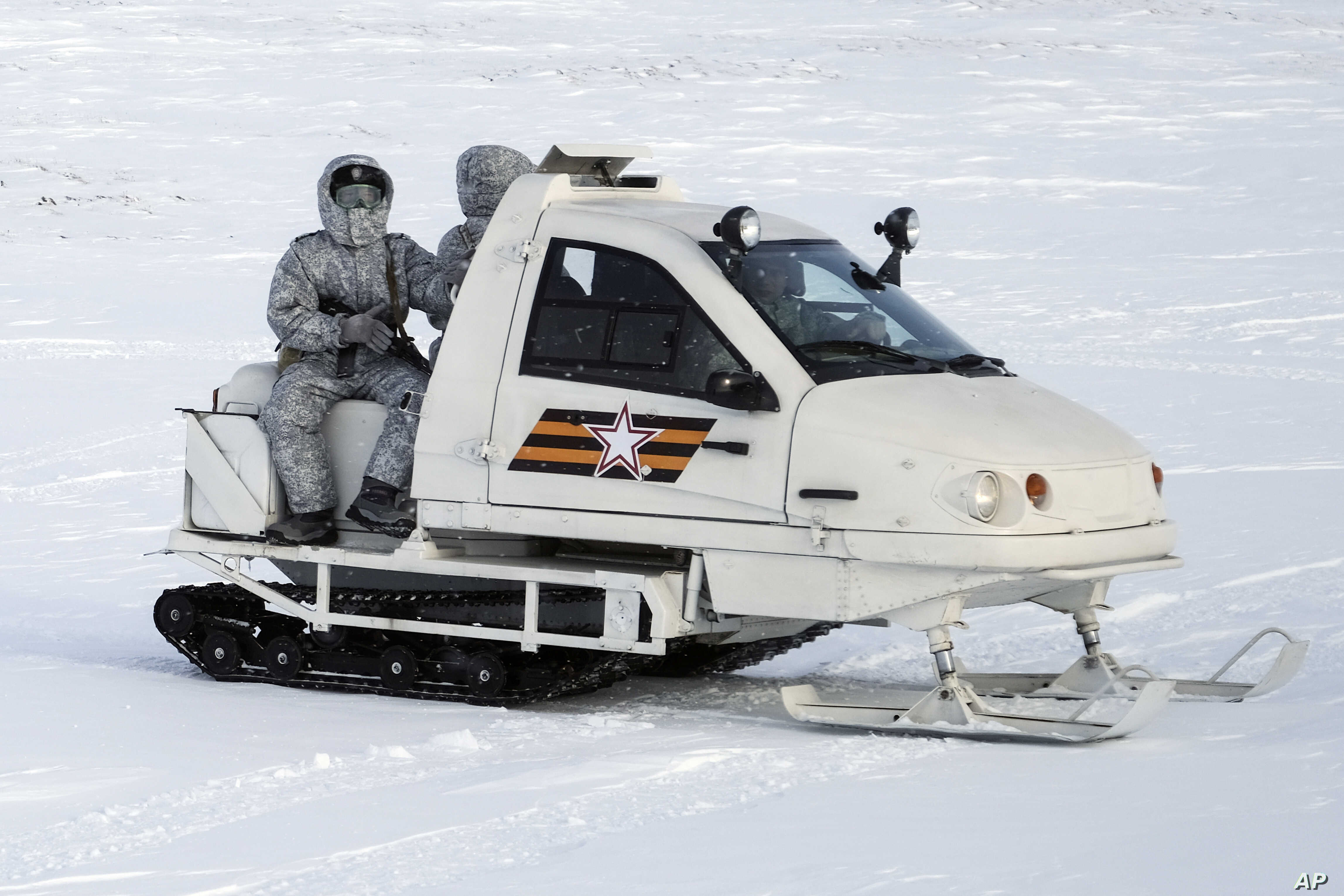 岛上的雪地摩托