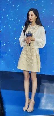 35岁的杨幂身材依旧火辣,超高颜值和完美身材,成就了现在的她