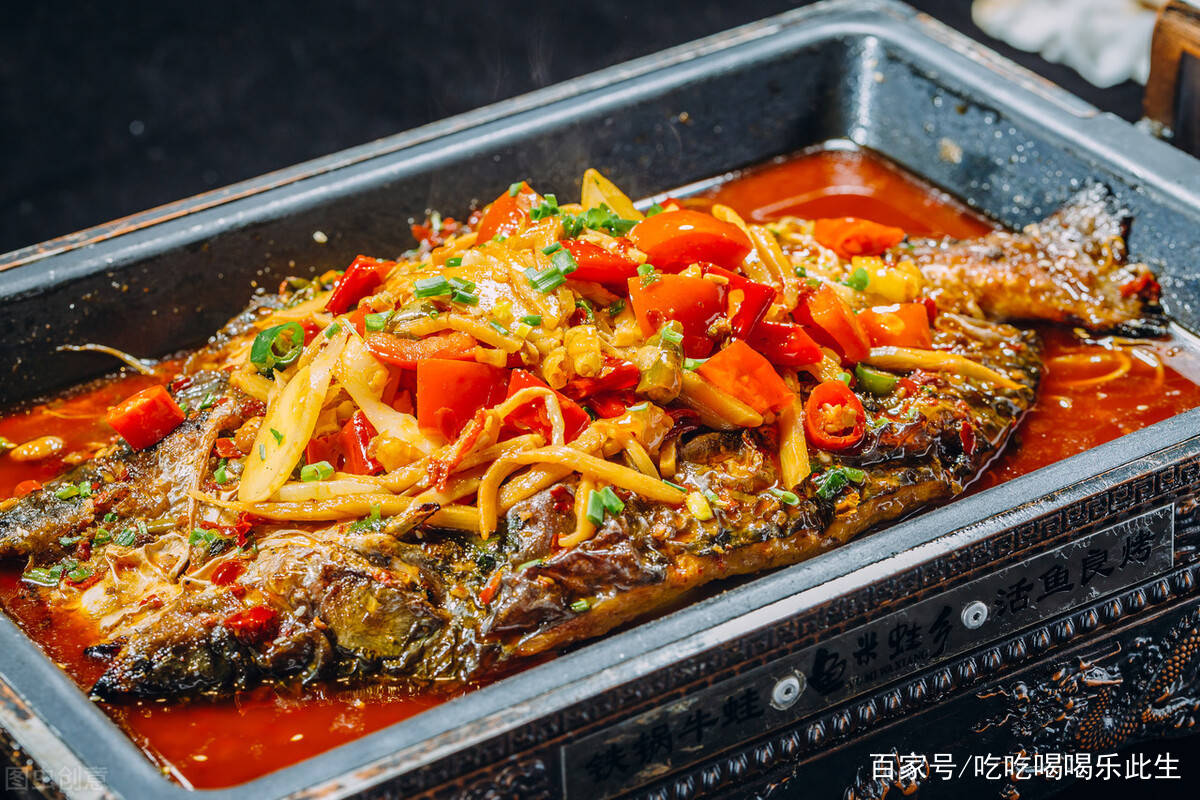 大萌鱼_平价美食,无骨烤鱼捞饭的巅峰之作,深受众多年轻人喜爱!