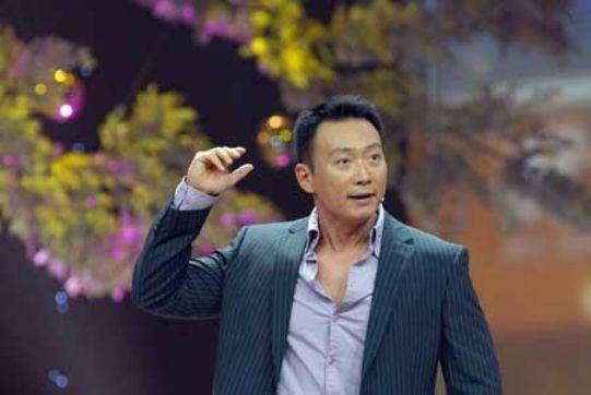 央视前主持王小骞成网红主播,背6位数包包戴钻戒,41岁高龄产女_谭江海