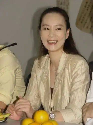 原创网友拍到的刘雪华,素颜松垮脸已经塌了,这才是真实的老人样 !
