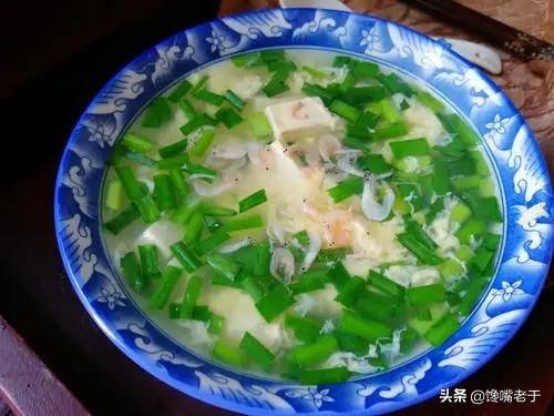 而在海鲜汤里加入一些韭菜,味道就会立马不同了.