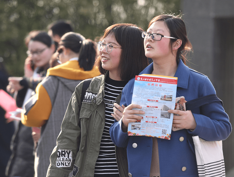 毕业生迎来就业季,大学生难找工作部分岗位