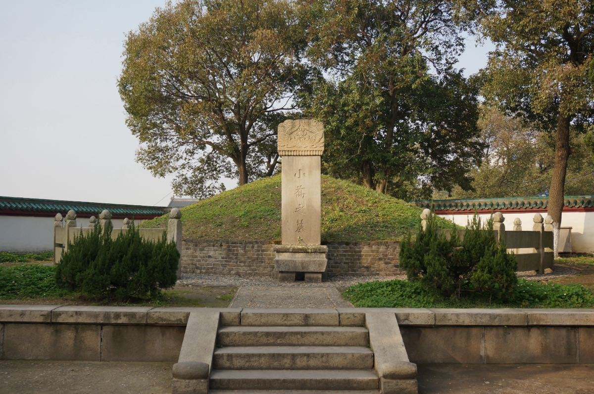而小乔墓则有三座,分别于今岳阳,庐江,南陵三地,与部分周瑜墓对应.