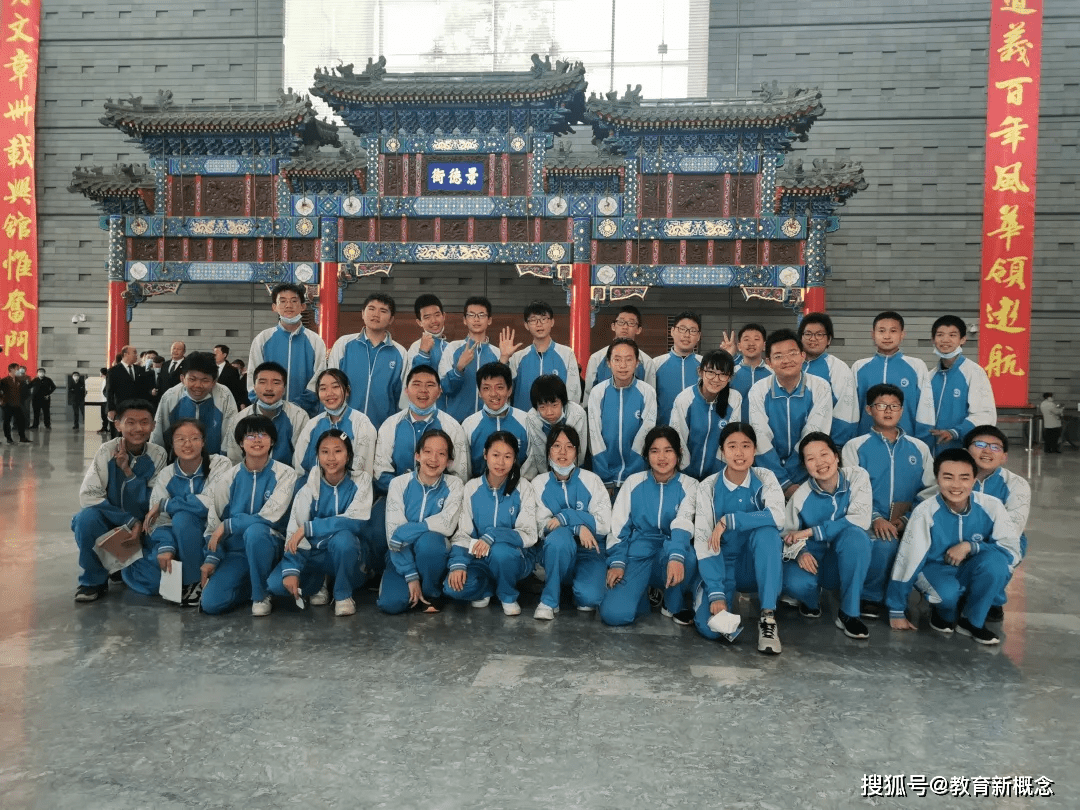 北京市育鸿学校庆祝建党百年探寻历史风韵