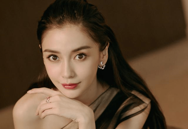 【                   提到angelababy,这位集颜值与身材于一身的女