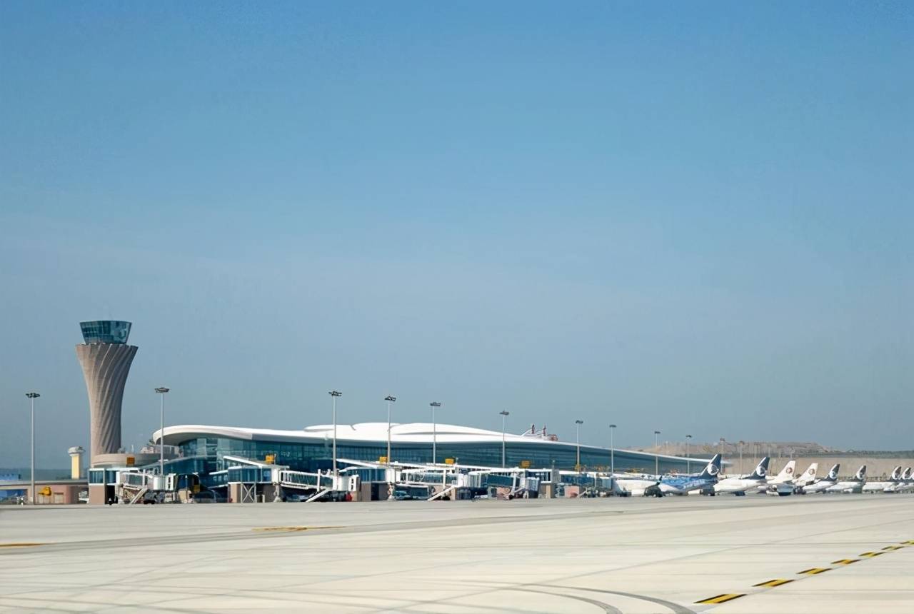 烟台蓬莱国际机场停车场怎么收费,停车方便吗?
