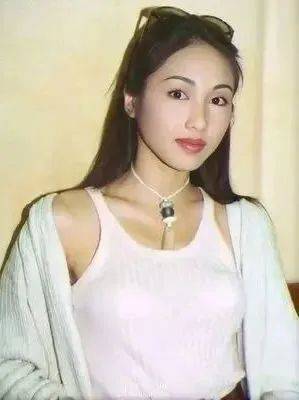 50岁李嘉欣vs49岁黎姿,港星中的颜值巅峰到底是谁?
