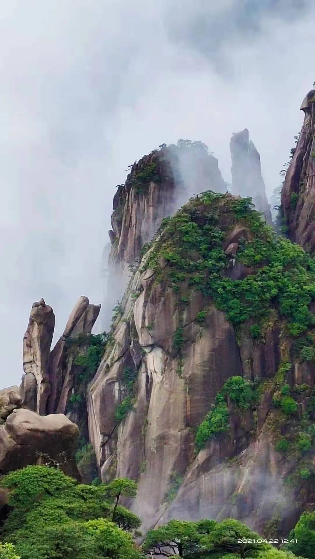 人间四月三清山