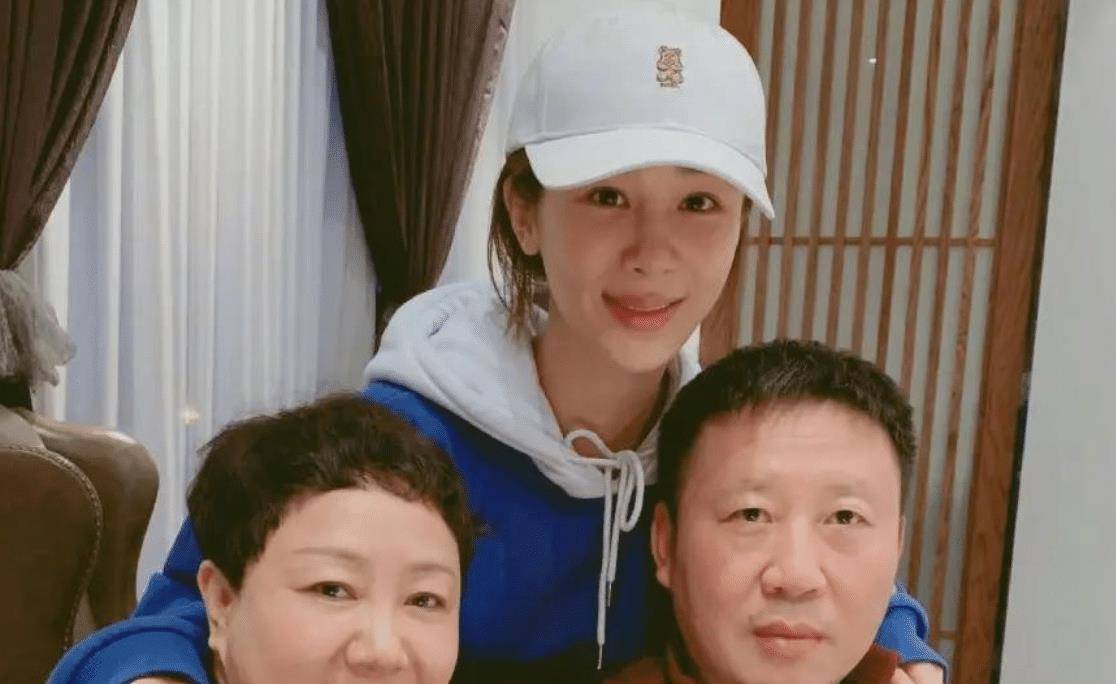 杨紫忘记妈妈生日后,连忙发文道歉并提及艺名,也借机宣传新剧