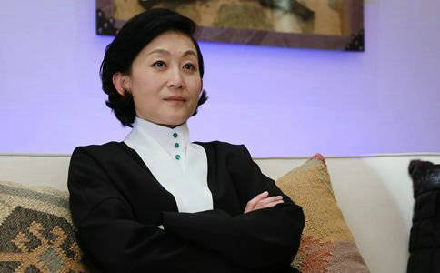 她是女版"陈道明,冯小刚请不动她不理,今55岁仍是单身一人?_陈瑾