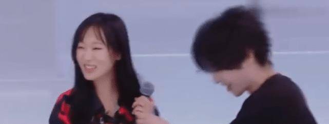 承认和张碧晨有女儿后,华晨宇被曝与新女友同居生二胎