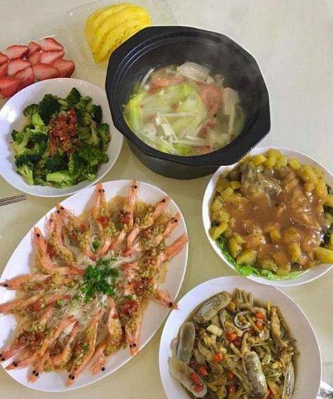 收入过万家庭吃的饭菜,就是不一样,让人羡慕不已