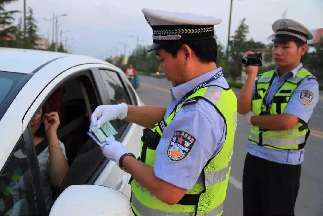 开车忘带驾照就算无证驾驶交警给出解释别等被罚才知道