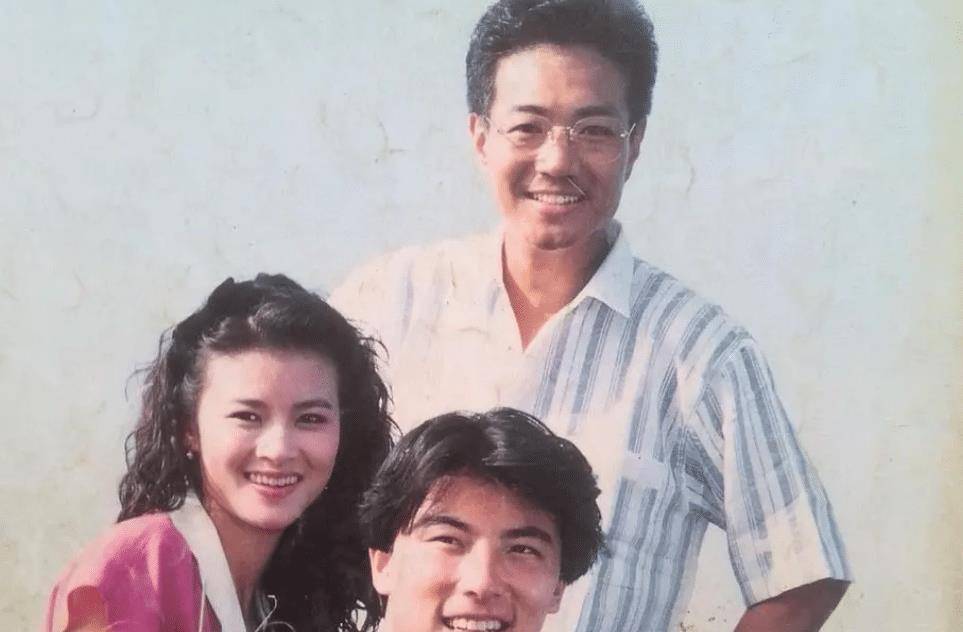 原创64岁鲁振顺公开婚讯后秀恩爱与58岁女友夫妻相十足想生龙凤胎