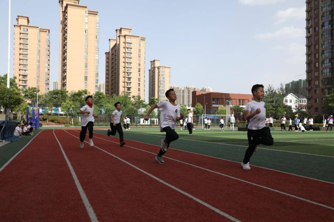 郑州市中原区阳光小学举办2021春季综合运动会