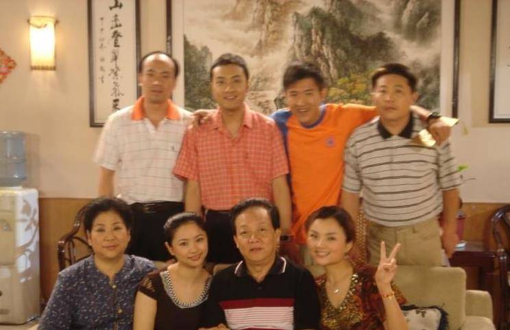 知名导演黄鹤休克病危!多病缠身瘦成纸片人,变卖家产众筹医药费
