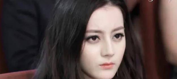 迪丽热巴没整牙之前这么萌?笑起来还有小虎牙