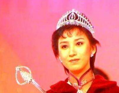 最矮港姐冠军谢宁近况曝光,二婚嫁圈外人,卖曲奇一年赚两千万