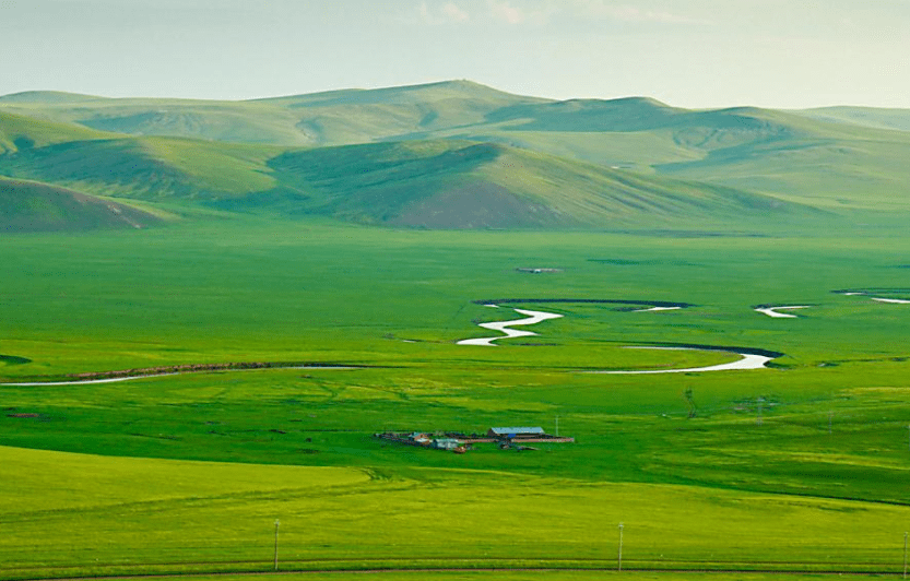 原创世界四大草原之一,位于我国的蒙古,被誉为"北方游牧民族摇篮"