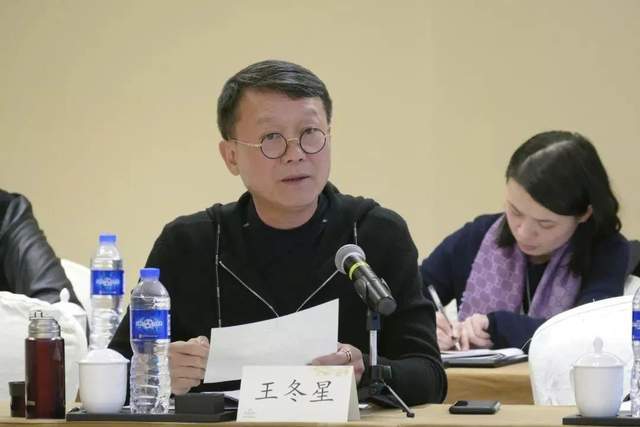 王冬星,1960年出生,福建晋江人,现任中国利郎有限公司主席兼执行董事
