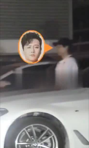 原创德云社孟鹤堂恋情曝光牵着妙龄女甜蜜逛街不知是妻子还是女友
