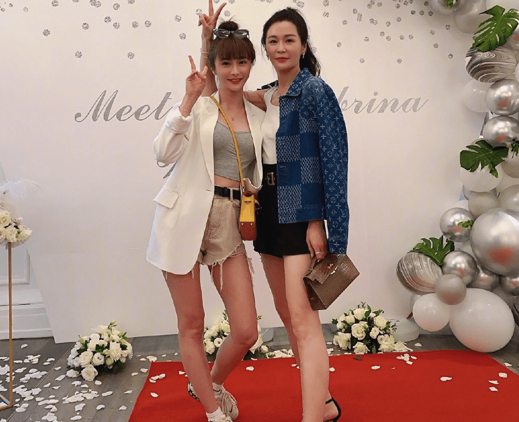 明星在母亲节"晒妈",蒋欣撞脸妈妈,陈冰和妈妈像姐妹