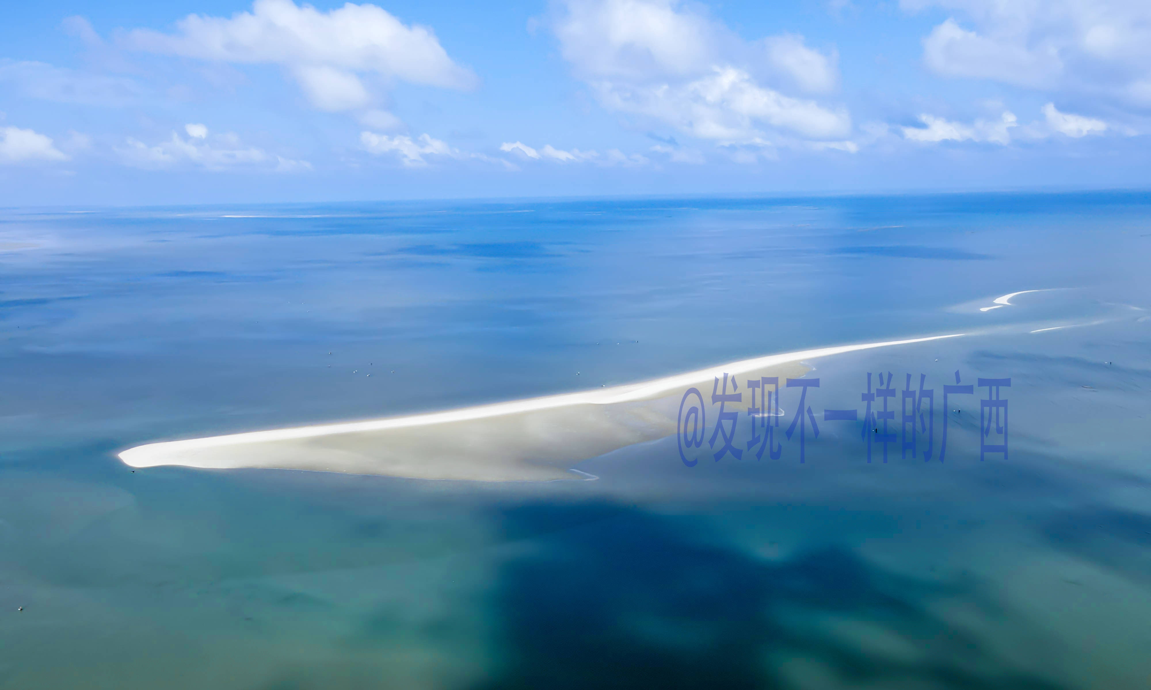 北海银滩独特的海滩资源,让北海银滩海域还形成了一个漂亮的"神秘岛"