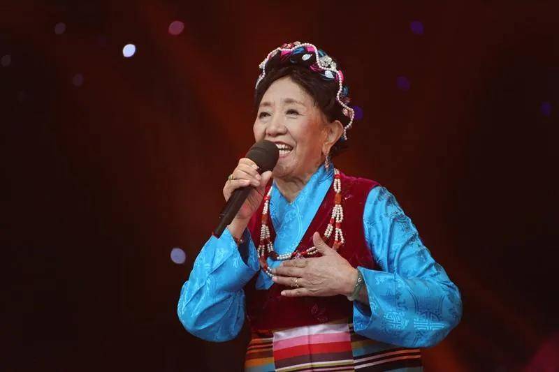 中国藏族女高音歌唱家才旦卓玛入围2021中国十大品牌女性