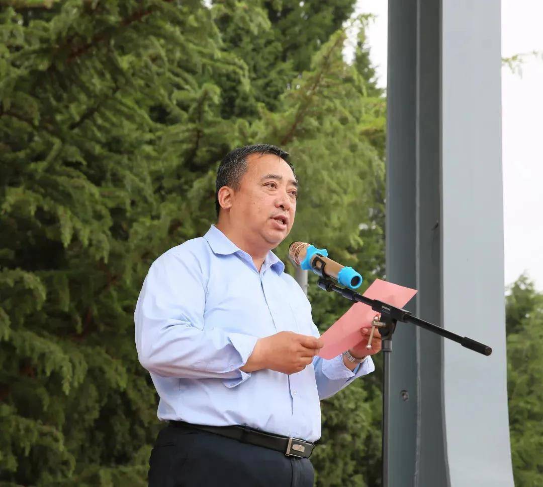 卢国东校长致闭幕词卢校长指出:本届运动会是一届成功的盛会,是一届