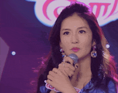 谢娜越来越性感了,穿露背亮片裙大秀撩人曲线,张杰赶紧来管管!