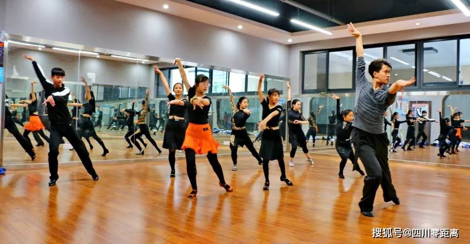 江油外国语学校:颜值与实力并重 教书与育人共担