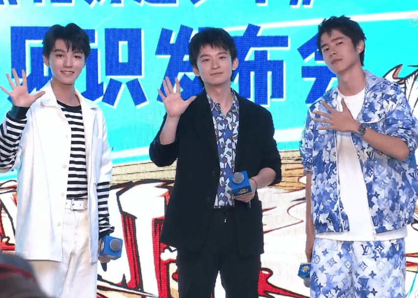 王俊凯的刘昊然和董子健对比同一帧的影像,三位男明星的身高一点也不